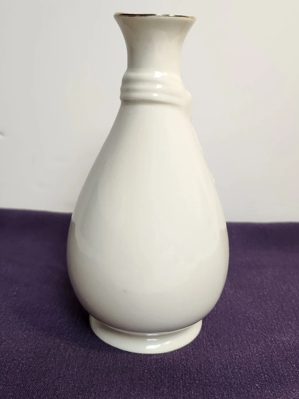 Royal Heritage Collection Porcelain Bud Vase